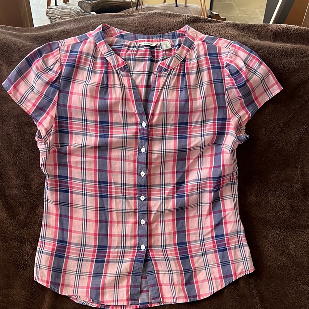 LL Bean XS blue and pink, button down, short sleeve blouse.
